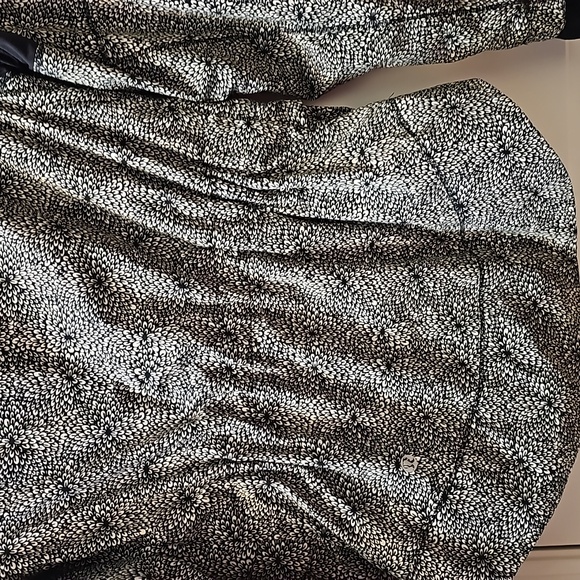 209. Lululemon Spring Forward Jacket - Picture 7 of 12